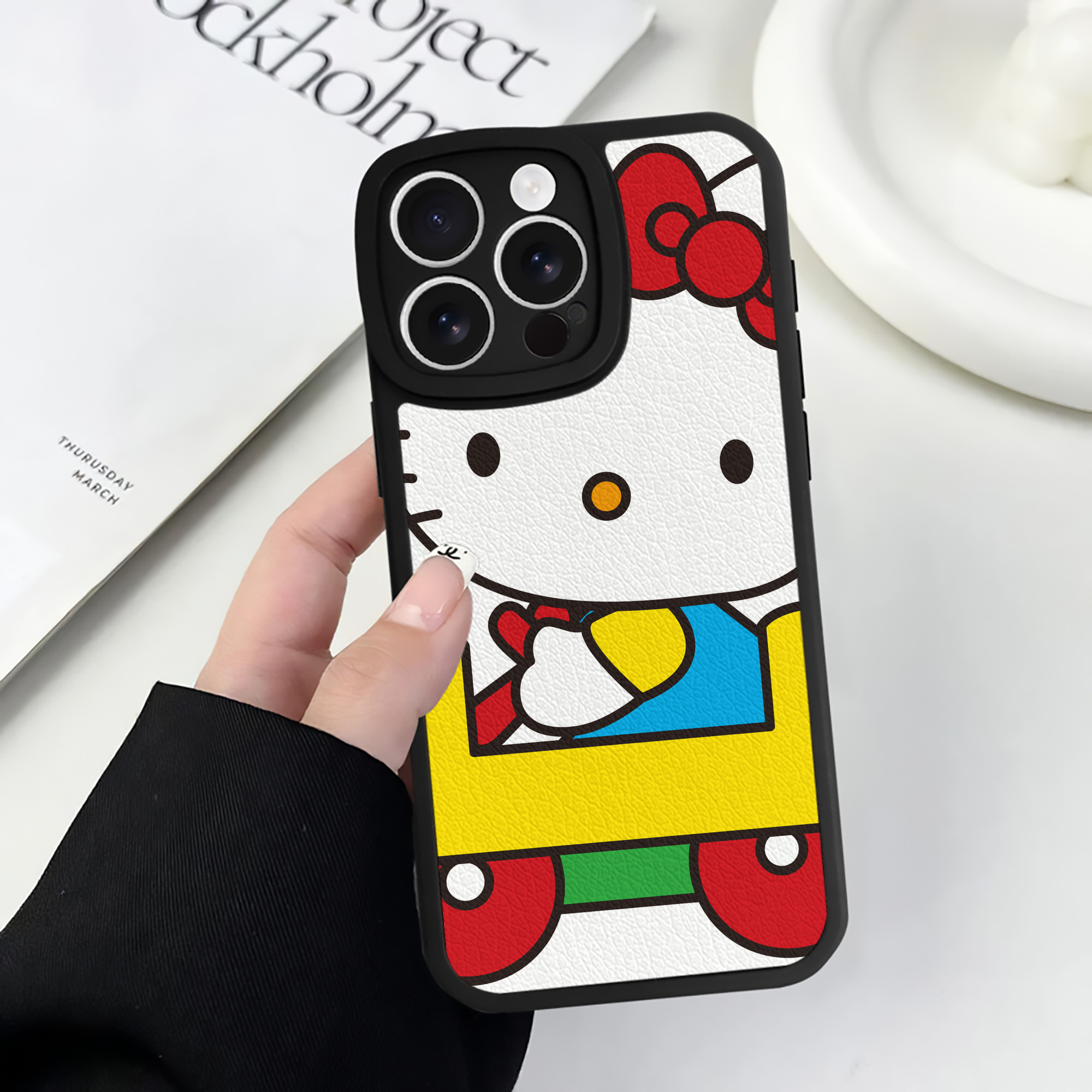 （画像用） Hello Kitty ハローキティ 【iPhone 16シリーズ対応】シリコンスマホケース（レザー調） 材質：シリコン
